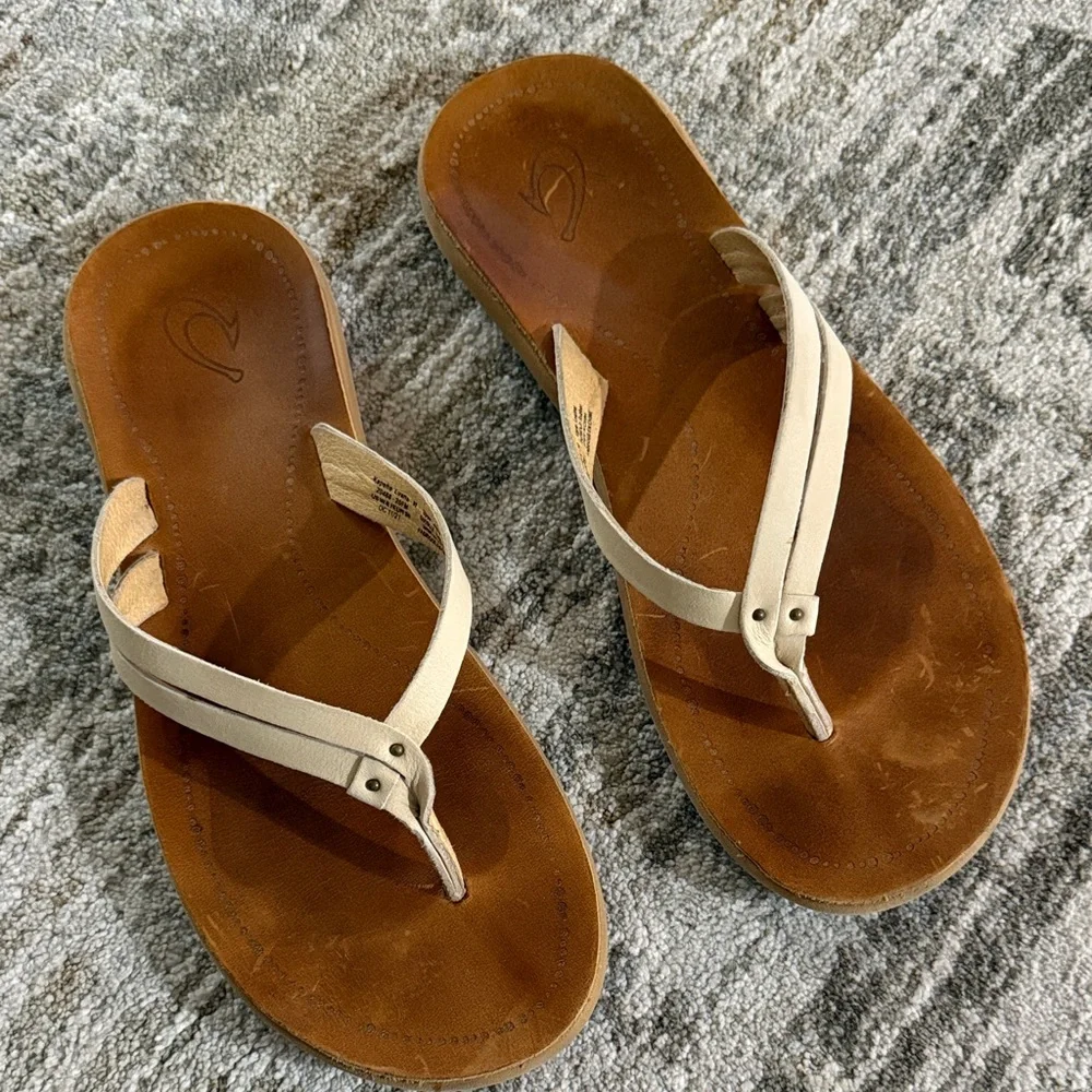 OluKai Kapehe Luana Women‎ Sz 8 Tapa Sahara Tan Cream Full Grain Leather Sandals